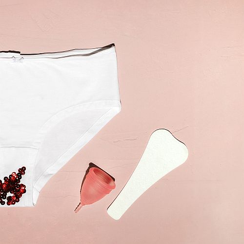 Guide showing how to wash period underwear properly, including rinsing, gentle washing, and air drying to maintain absorbency and hygiene