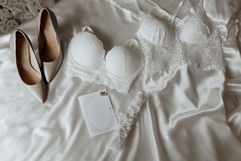 Best underwear for wedding dress – seamless bridal lingerie and shapewear guide